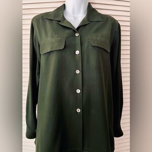 Barry Bricken 💯 % silk dark green long sleeve blouse size XS.2 front pockets